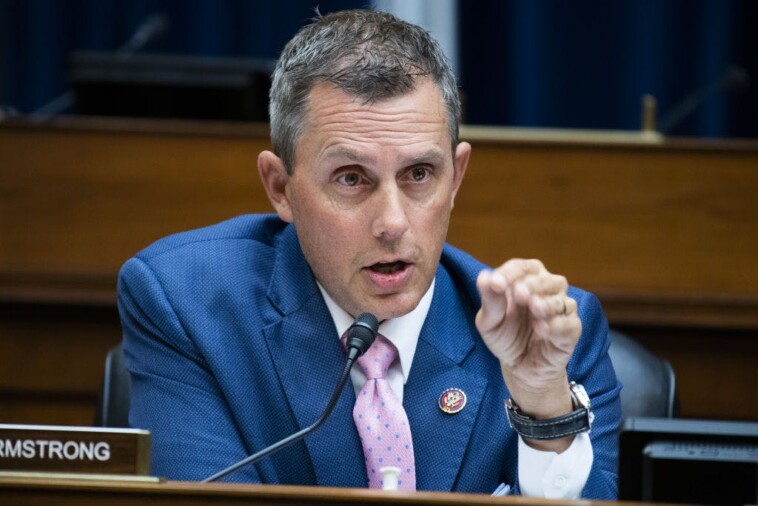 gop-governor-vetoes-bill-meant-to-shield-kids-from-‘sexually-explicit’-books-at-school