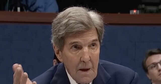 kerry:-he-wasn’t-in-‘some-alternative-world’-—-pope-francis-understood-climate-crisis