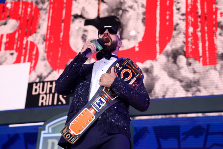 diehard-bears-fan,-wwe-star-seth-rollins-rocked-nfl-draft-with-packers-roast