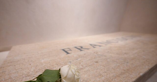 catholic-faithful-pay-respects-to-pope-francis-as-his-tomb-opens-to-the-public