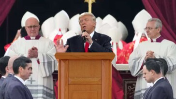 trump-stuns-pope-funeral-attendees-with-breathtaking-rendition-of-‘ave-maria’
