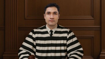 trump-issues-new-striped-robes-for-federal-judges