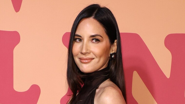 olivia-munn-faces-wrath-of-parenting-police-after-toddler-goes-shoeless-on-new-york-city-streets