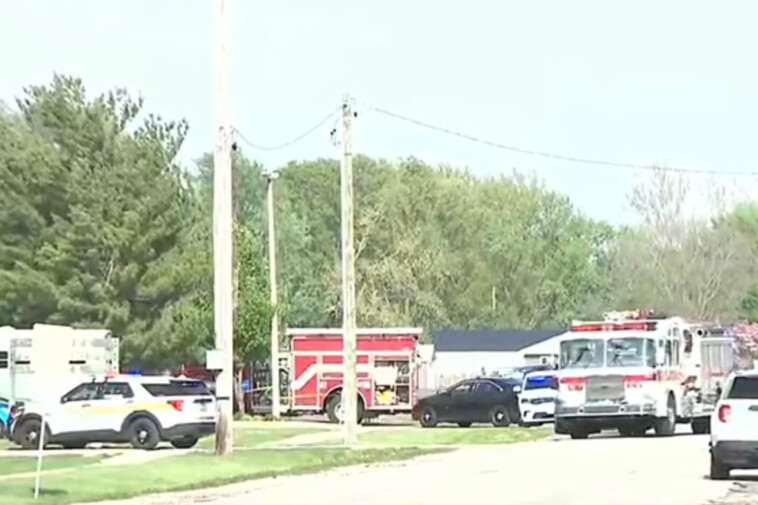 at-least-4-dead,-including-children,-after-car-crashes-into-illinois-after-school-day-care:-police