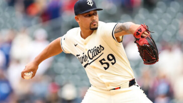 fantasy-baseball-trade-analyzer:-closers-to-acquire-in-deals-and-ones-to-move-now