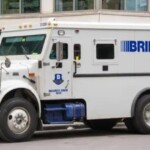 crowds-in-chicago-loot-$300,000-lost-out-of-armored-car