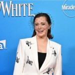 comedian-rachel-bloom-says-finding-humor-isn’t-hard-despite-industry’s-political-correctness-fears