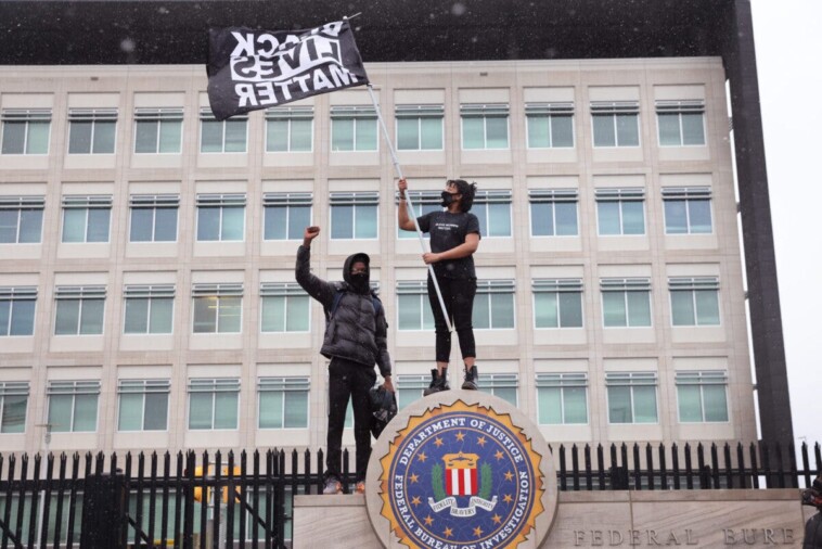 fbi-pushes-out-agents-who-knelt-with-blm-protestors-in-2020