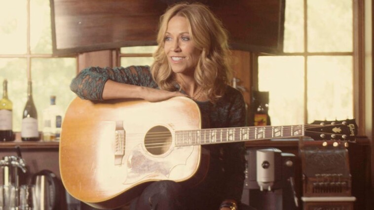 sheryl-crow-left-la-to-‘put-down-roots’-in-nashville-after-cancer-battle,-lance-armstrong-breakup