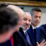 sec.-lutnick-pushes-$5-million-‘gold-card’-in-cabinet-meeting