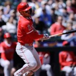 angels’-mike-trout-leaves-game-with-knee-soreness-after-hustling-for-base-hit
