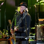 neil-young-slammed-for-new-anti-tesla-song:-‘peak-washed-up-hippie-cringe’