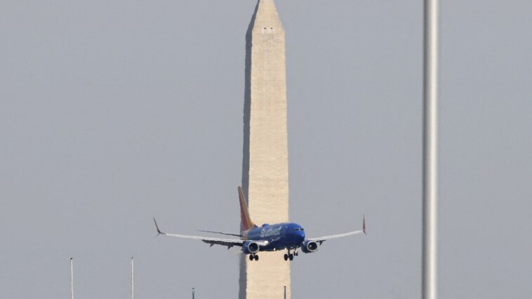 two-planes-do-‘go-arounds’-to-avoid-military-helicopter-near-reagan-washington-national-airport