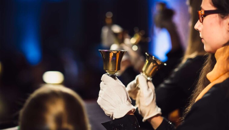 conductor-asks-congregation-to-stop-yelling-‘freebird!’-during-handbell-performance