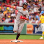 kody-clemens,-son-of-roger-clemens,-homers-at-fenway-park-in-front-of-dad