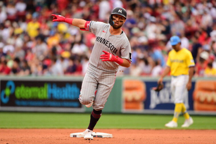 kody-clemens,-son-of-roger-clemens,-homers-at-fenway-park-in-front-of-dad