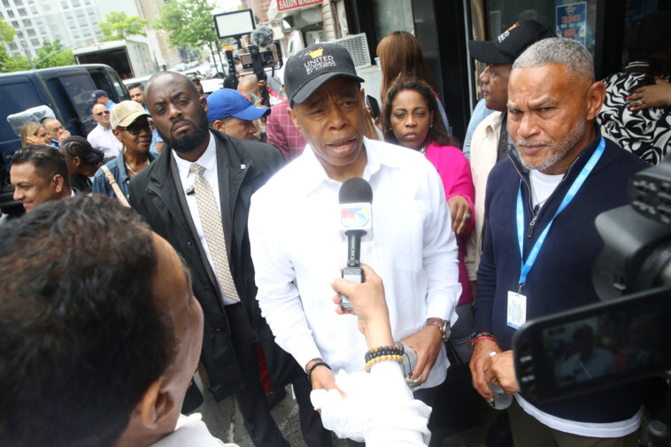 nyc-to-buy-$1.6-million-in-panic-buttons-for-500-bodegas-to-try-to-curb-crime:-‘hopefully,-it-works’
