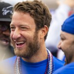 dave-portnoy-flips-script-on-reporter-who-suggests-he’s-to-blame-for-‘f***-the-jews’-sign-at-his-bar