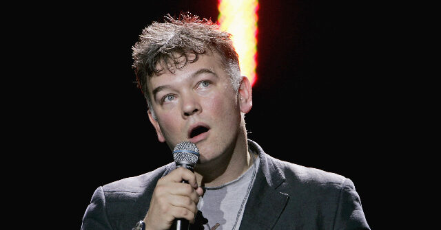 british-comedian-stewart-lee-avoiding-the-us.-over-fear-he’ll-be-arrested-for-his-jokes