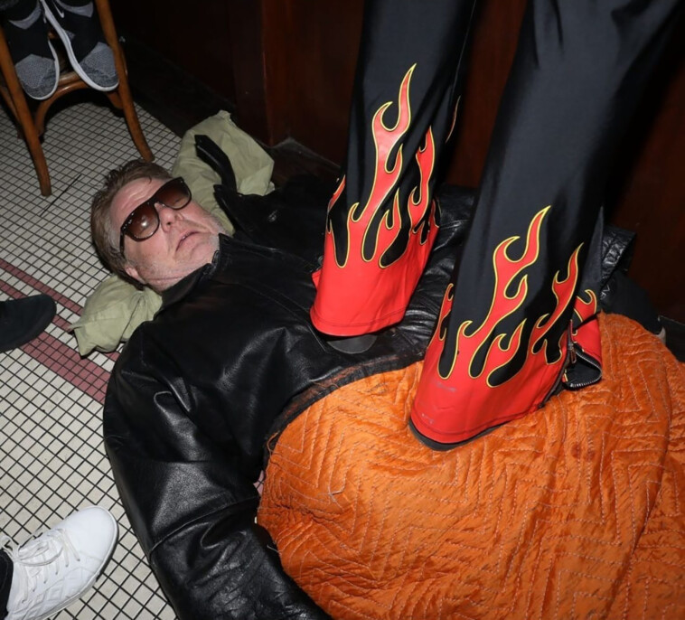 nyc-performance-artist-divides-people-with-sidewalk-carpet-stunt:-‘perverted’