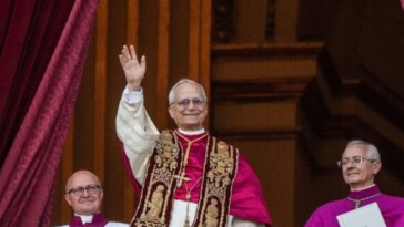 cubs-or-white-sox?-where-do-pope-leo-xiv’s-chicago-baseball-allegiances-lie?
