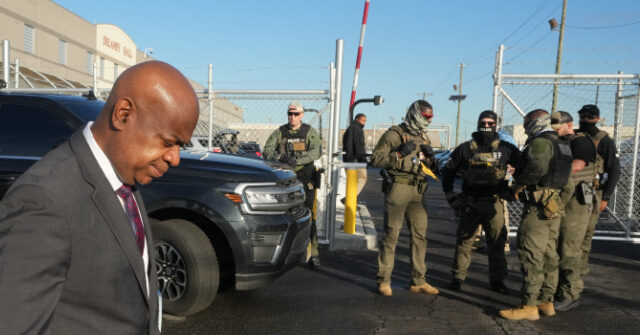 newark-mayor-ras-baraka-arrested-for-trespassing-at-ice-detention-facility