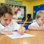 left-handed-people-could-be-at-higher-risk-for-some-neurological-disorders:-study