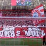 bayern-pay-tribute-to-muller-during-title-party