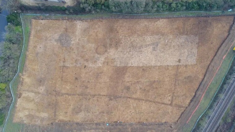 late-bronze-age-settlement-dating-back-3,000-years-uncovered-amid-road-work:-‘important-discovery’