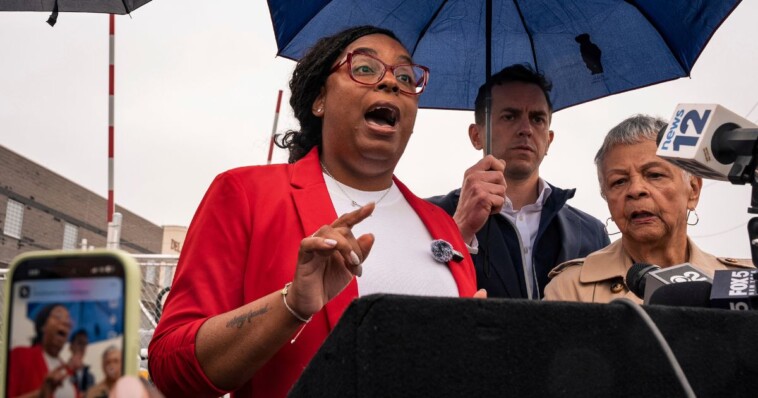raw-video:-dem-rep-accused-of-assaulting-ice-officer-as-3-dems-try-breaching-detention-facility