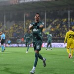 sources:-spurs-plan-parade-for-uel-win,-utd-won’t