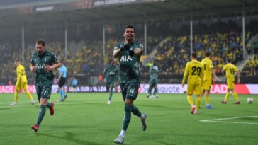 sources:-spurs-plan-parade-for-uel-win,-utd-won’t