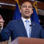 dem-leader-warns-any-arrests-of-colleagues-for-ice-breach-would-cross-his-‘red-line’
