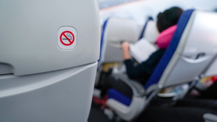 flight-passenger-brings-up-‘vaping-in-the-bathroom,’-sparking-debate-about-on-board-actions