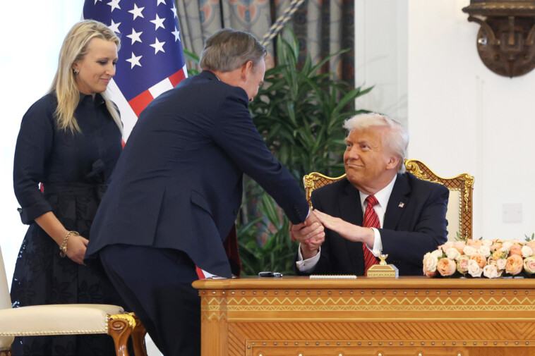 boeing-inks-massive-deal-with-qatar-for-planes-amid-furor-over-trump-plan-to-accept-emirate’s-jet