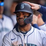 mariners-star-julio-rodriguez-robs-yankees’-trent-grisham-of-home-run-with-spectacular-catch