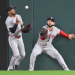 red-sox-outfielders-combine-to-make-miraculous-catch