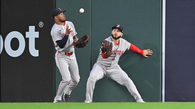 red-sox-outfielders-combine-to-make-miraculous-catch