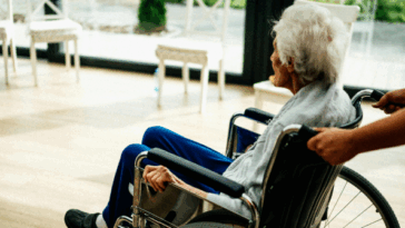 elderly-chinese-woman-dies-when-forced-to-leave-hospital-for-bank-withdrawal