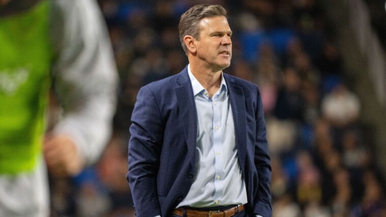 galaxy-extend-coach-despite-record-winless-start