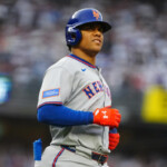 mets'-juan-soto-tips-his-cap-to-booing-yankees-fans-in-return-to-yankee-stadium-for-subway-series