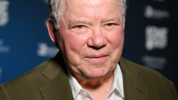 william-shatner-makes-planetary-plea-to-trump,-elon-musk:-make-pluto-great-again