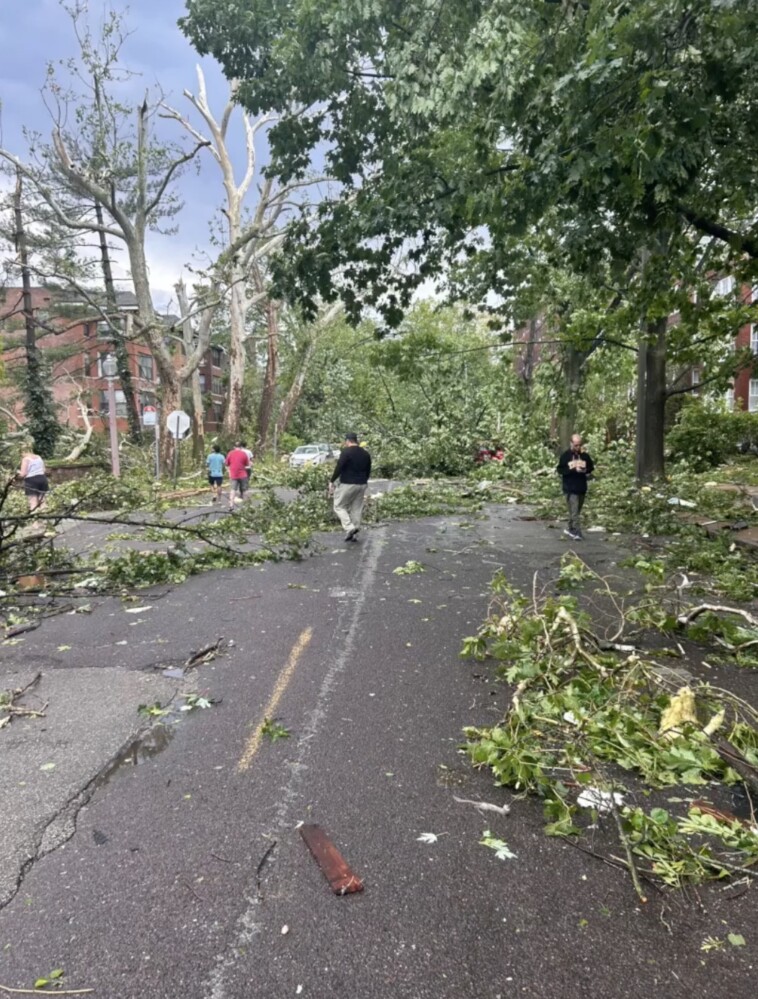 st.-louis-storms-leave-at-least-4-dead-after-lashing-region-with-tornado,-high-winds