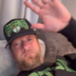 dave-portnoy-surrenders-to-knicks-fans-in-middle-of-embarrassing-game-6-blowout:-‘hand-up’