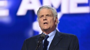 watch:-rev.-graham-sent-message-on-hell-itself-to-la-citizens-in-lead-up-to-easter