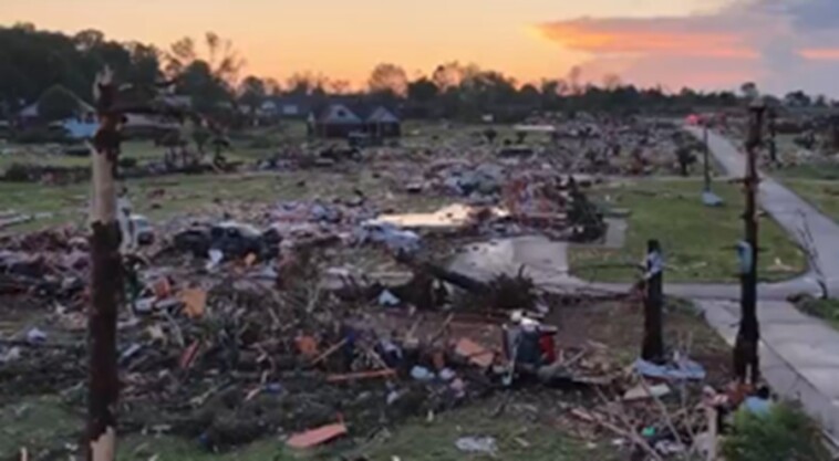 at-least-21-people-confirmed-dead-after-tornados-rip-through-kentucky-and-missouri-(videos)
