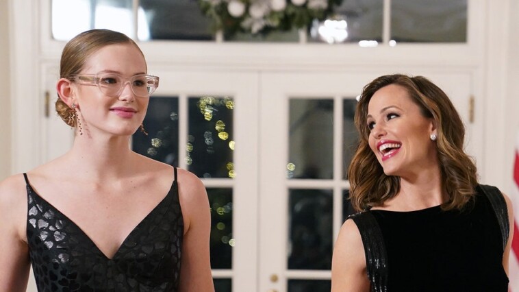 violet-affleck-argues-with-mother-jennifer-garner-about-true-cause-of-california-wildfires