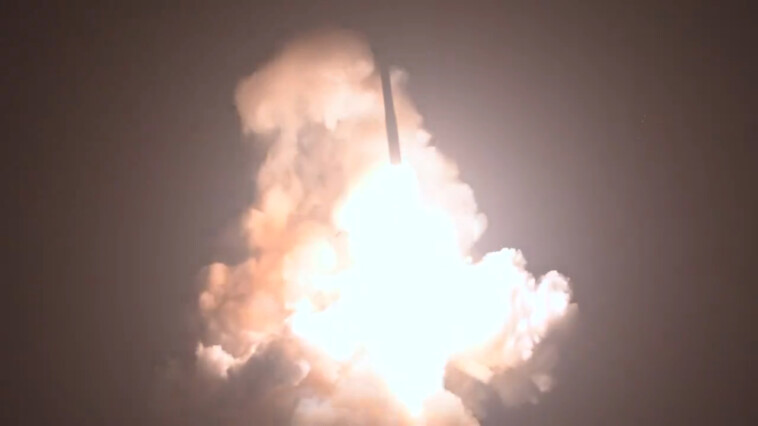 us-launches-doomsday-minuteman-iii-nuclear-capable-missile-in-dramatic-show-of-force