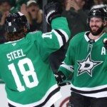 stars-use-3rd-period-flurry-to-take-g1-from-oilers