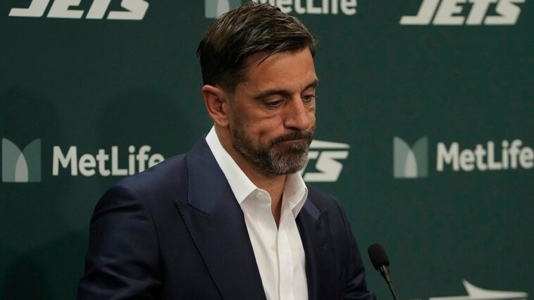aaron-rodgers-says-people-close-to-him-have-been-dealing-with-cancer-amid-delay-of-nfl-return